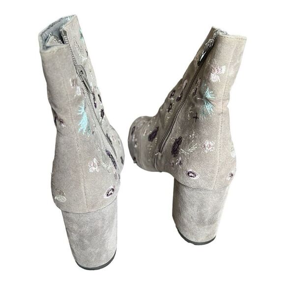 Womens JustFab Saige Boots Gray Suede Floral Embroidered Almond Booties - Sz 6.5 - Picture 4 of 5